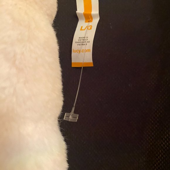 NWT (other) Lucy Women's White Ivory Faux Fur Ivory Vest. Size Large - Picture 2 of 10